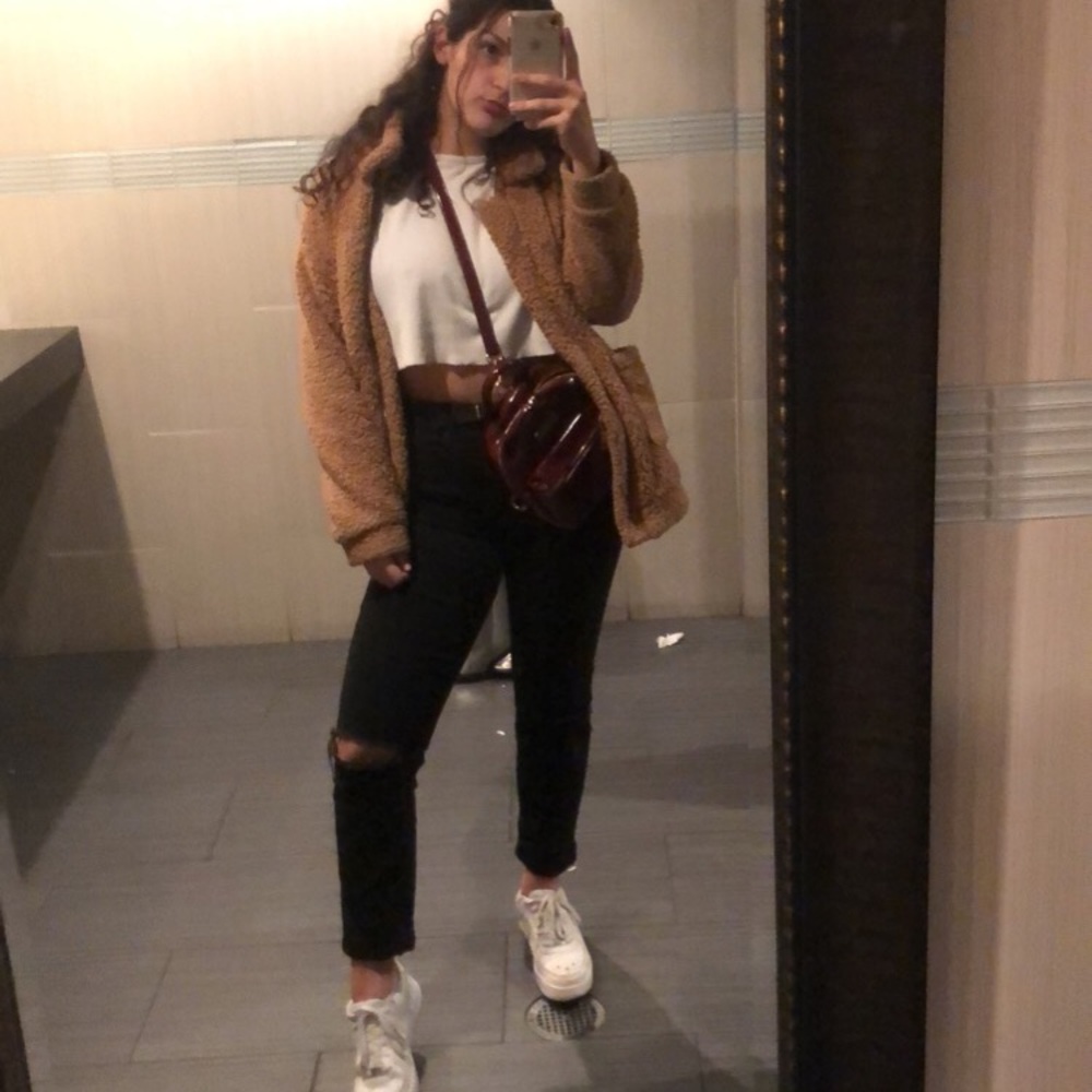 Meet your Posher, Makayla